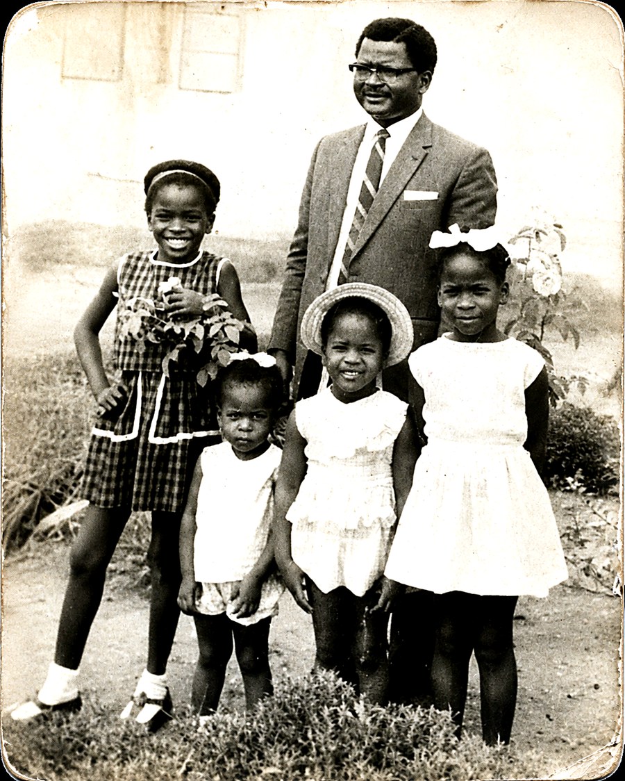 Eme as a child, wearing a hat